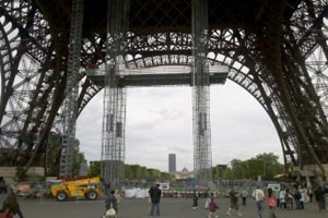 Veolia a recycl plus de 80 % des dchets issus du ramnagement du 1 er tage de la Tour Eiffel