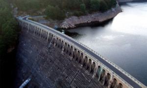Electricité: Total s'intéresse aux grands barrages français