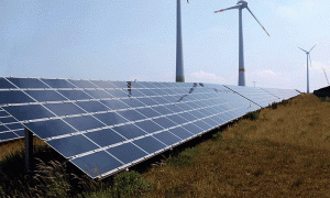 Energie solaire: le gouvernement va revoir en baisse le soutien sur d'anciens contrats