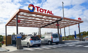 TotalEnergies engage 200 millions d’euros pour équiper ses stations d’autoroutes en bornes de recharge haute puissance