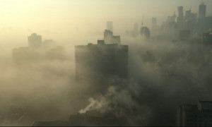 Pic de pollution majeur  Jakarta: le gouvernement accuse trafic et mto