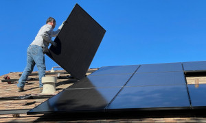 Près de Bordeaux, le pari du recyclage des panneaux solaires