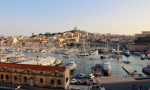 Prs du port de Marseille, enlever du bton pour que la nature reprenne ses droits