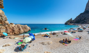 Les plages du nord-ouest de l'Espagne infestes de micro-billes de plastique
