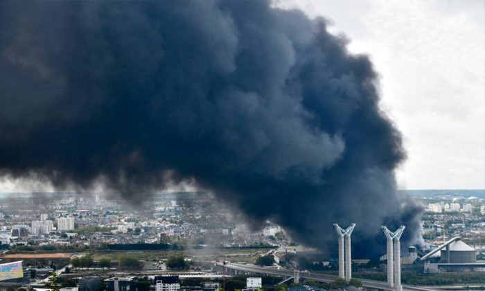Incendie de l'usine de Rouen: les autorits ont publi les rsultats des analyses