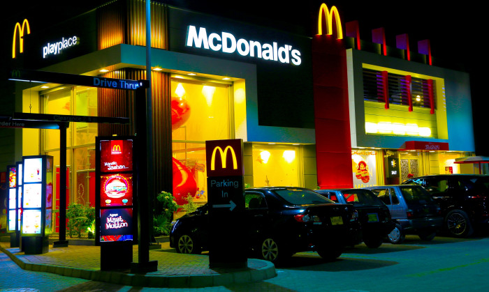 Voitures électriques: McDonald's ajoute la recharge rapide au menu